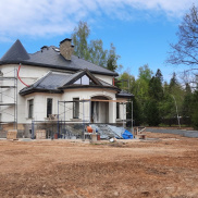 lazy{ aItem.alt_title }}