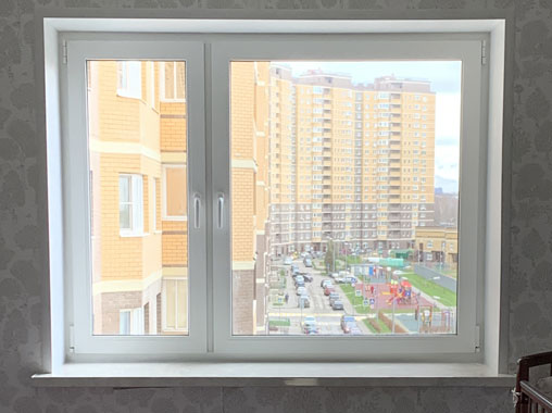 Двустворчатое окно в квартире