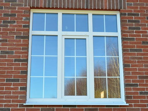 Пластиковое окно со шпросами