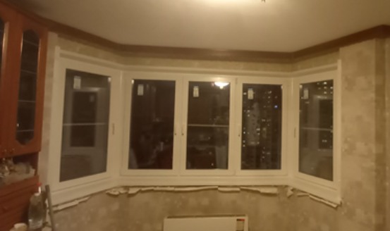 Экрерное окно на кухне
