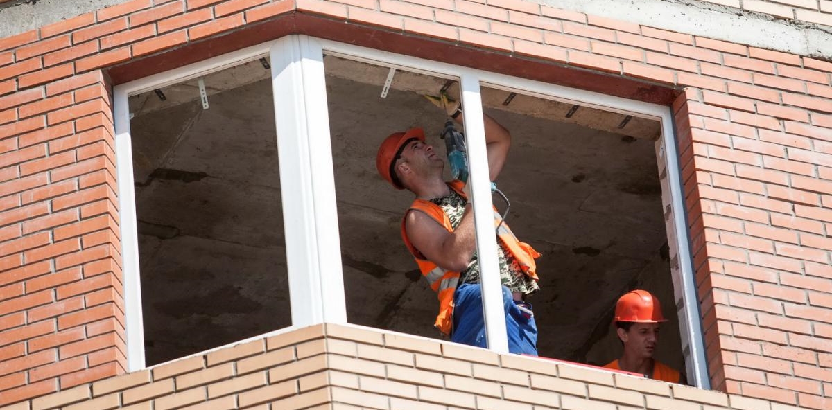 Когда устанавливать окна при строительстве дома — Ответ от ОКНО.ру