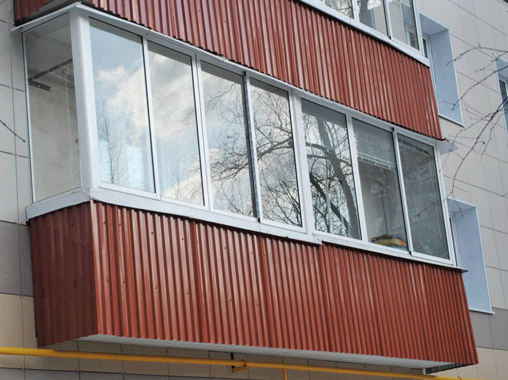 Внешняя отделка балконов профнастилом — Цены обшивки балкона профнастилом в  Москве