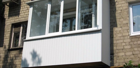 Внешняя отделка балконов профнастилом — Цены обшивки балкона профнастилом в  Москве
