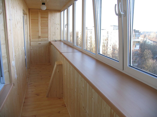 Внутренняя отделка балконам деревянной вагонкой — Цены на обшивку лоджии  деревом
