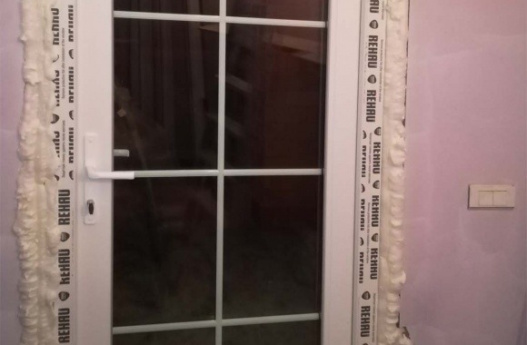 Входные двери и окна в частном доме