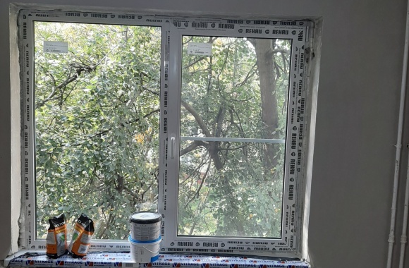 Замена старого деревянного окна на кухне на пластиковое 