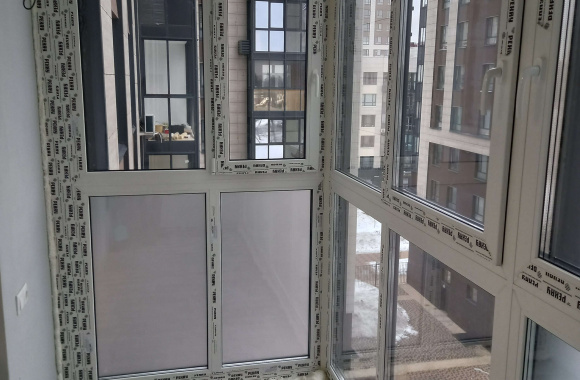 Французское остекление балкона в новостройке